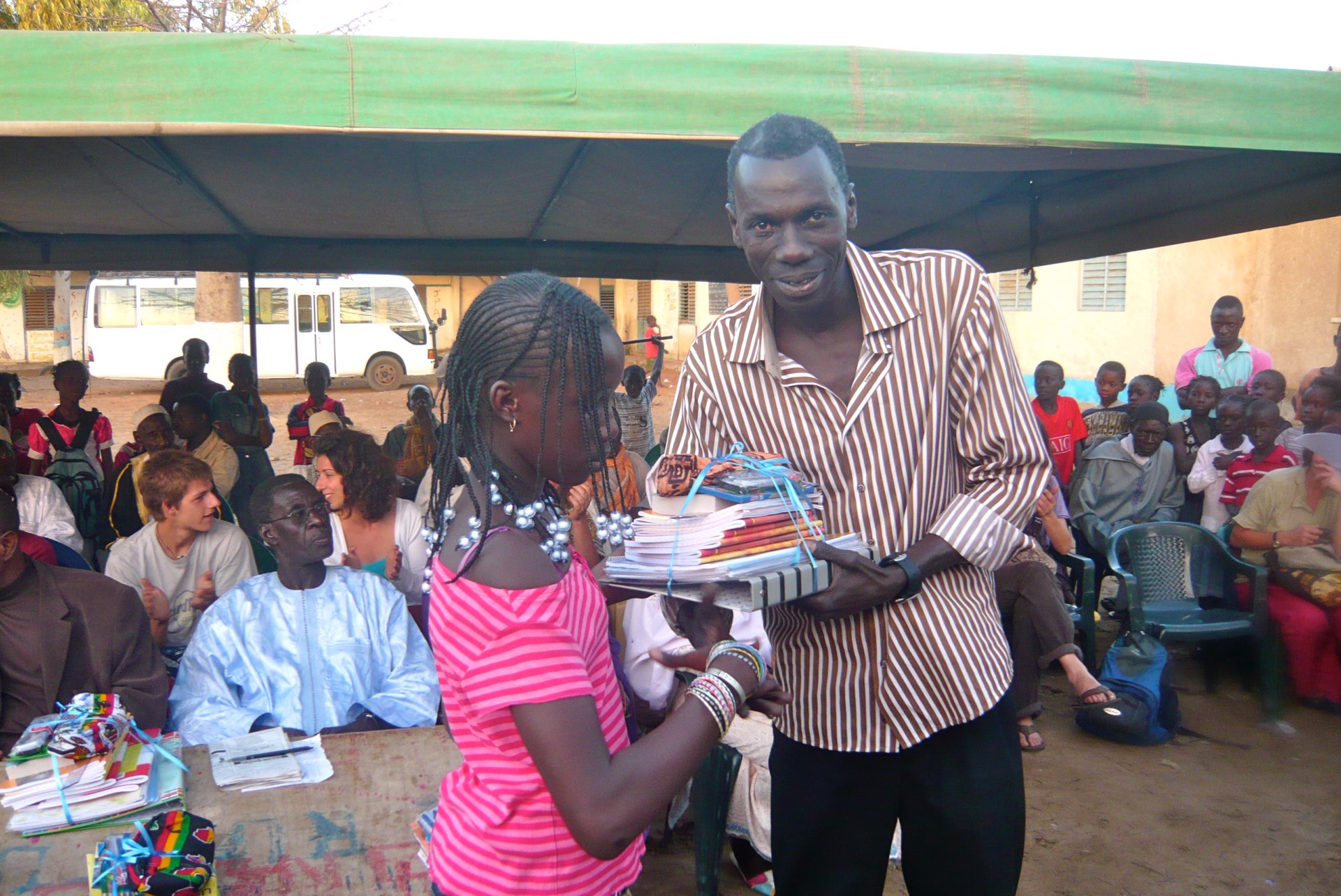 consegna materiale scolastico