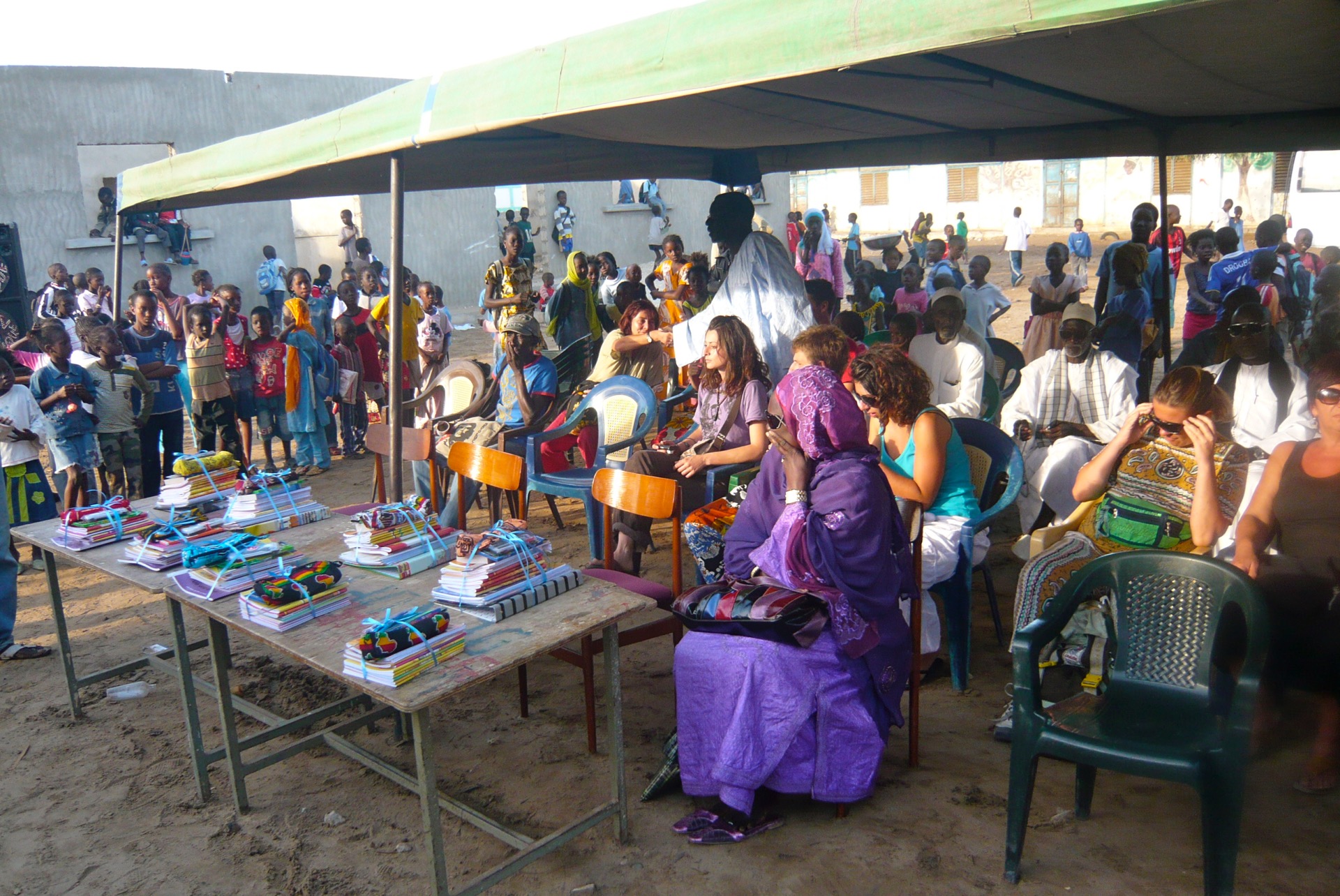 distribuzione del materiale scolastico